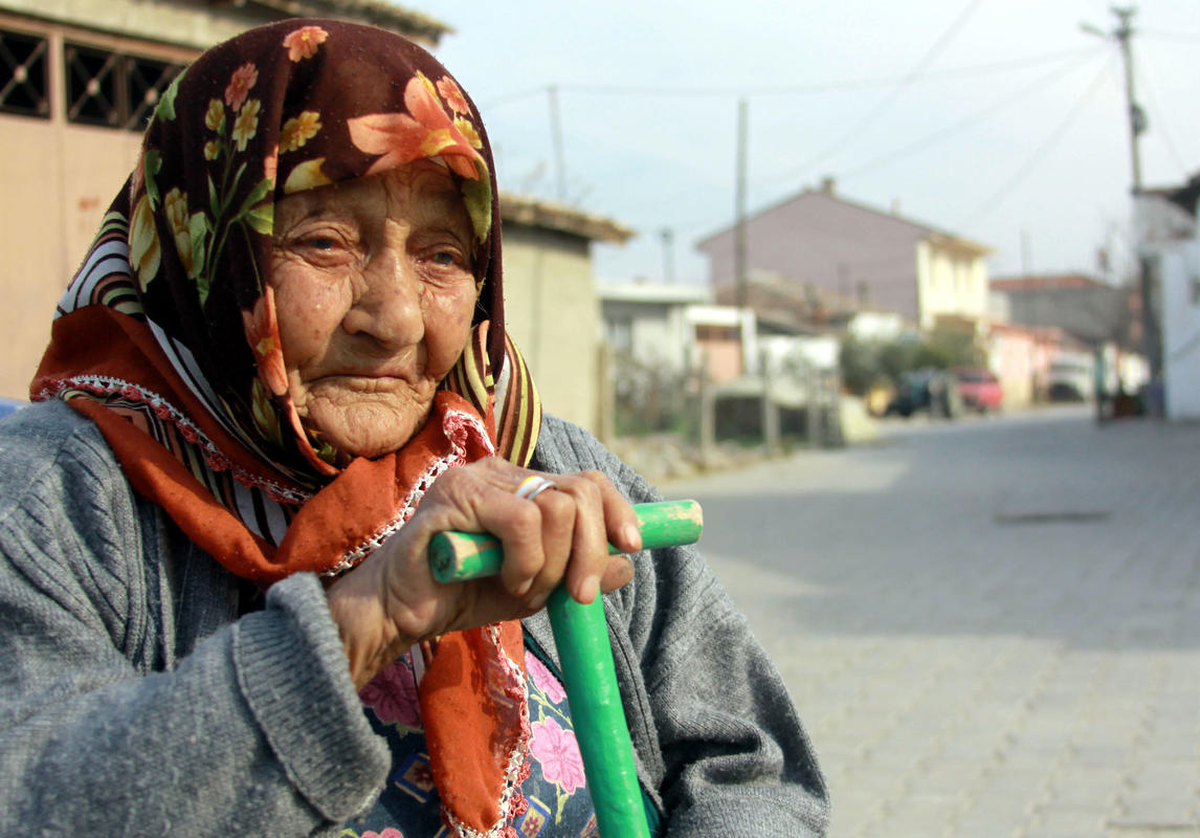 Saruhanlı\'da 101 Yaşındaki Hafize Nine Vefat Etti