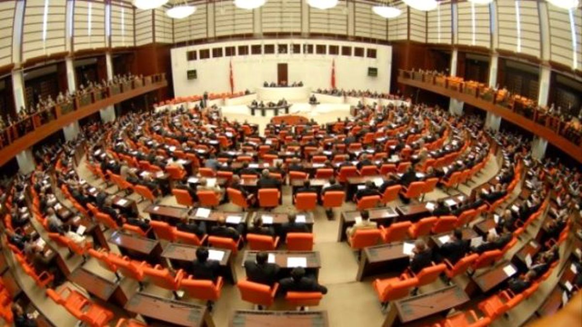AK Parti\'den Fezleke Görüşmeleri İçin 184 Taktiği