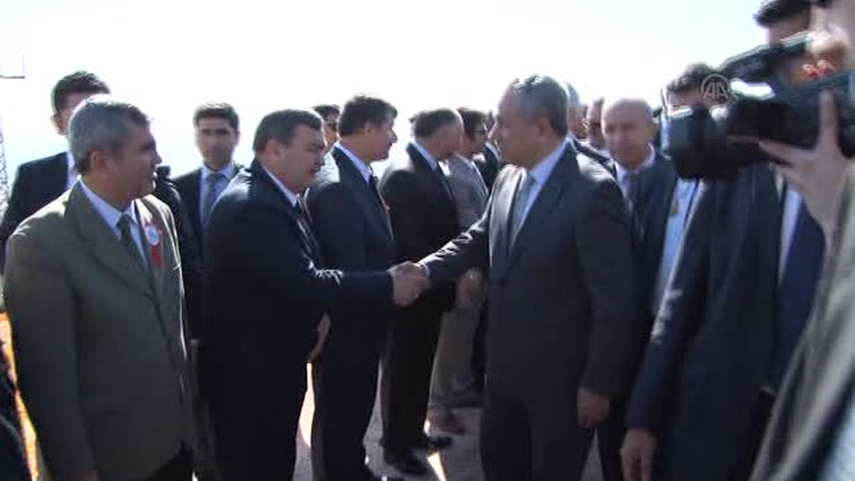 Arınç: "Çanakkale ruhunu tekrar yaşatmak mecburiyetindeyiz" -