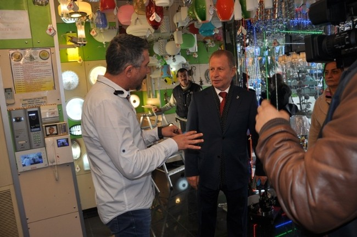 Aslan: "Bayraklı Esnafı ile Belediyeyi Barıştıracağız"