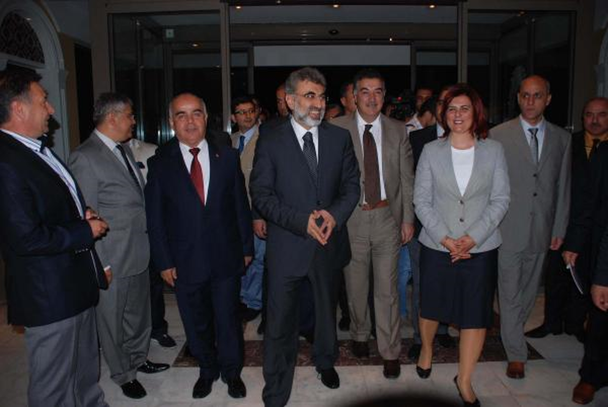 Enerji ve Tabii Kaynaklar Bakanı Yıldız, İzmir\'de Açıklaması
