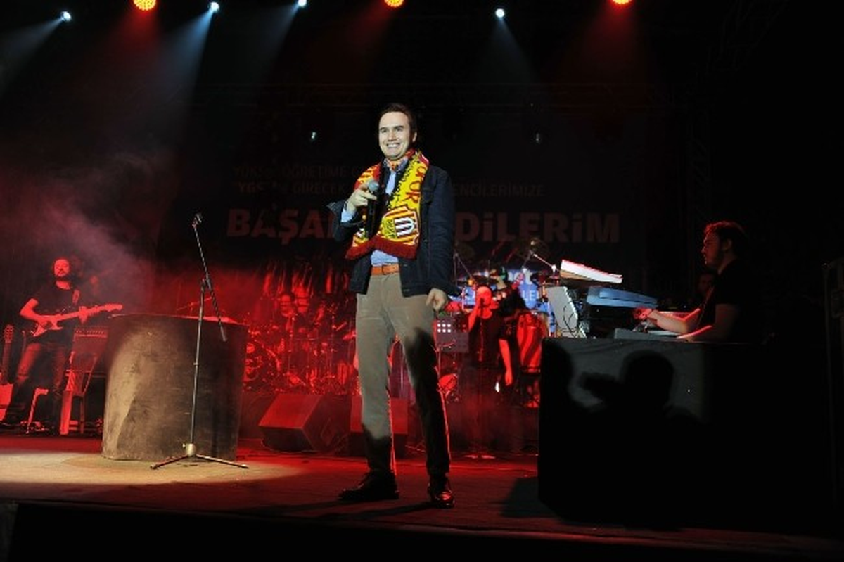 Mustafa Ceceli Malatya\'da Konser Verdi