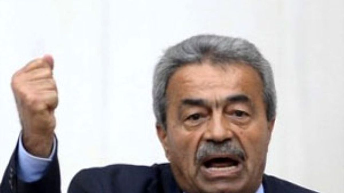 CHP\'li Genç, Başkanlık Divanı Kürsüsünün Önüne 10 TL Attı