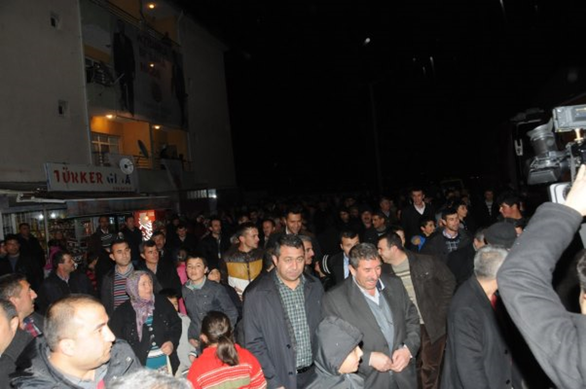 Başkan Akdoğan\'a Efendibey Mahallesinde Coşkulu Karşılama