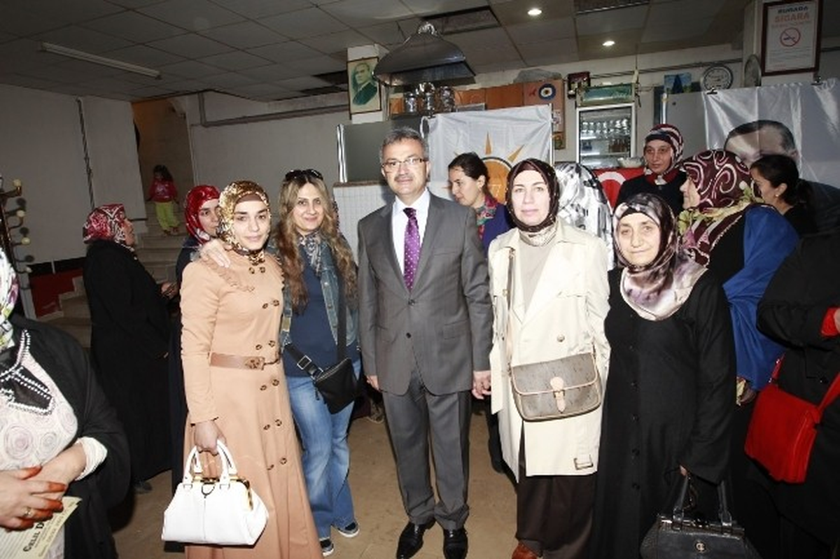Başkan Köşker Arapçeşme\'de Kadın Toplantısına Katıldı
