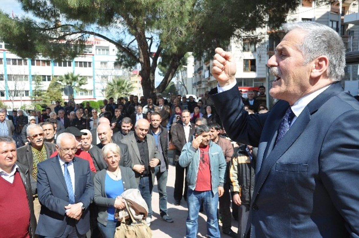 CHP\'li Vekiller Soma\'da Madencilerle Buluştu