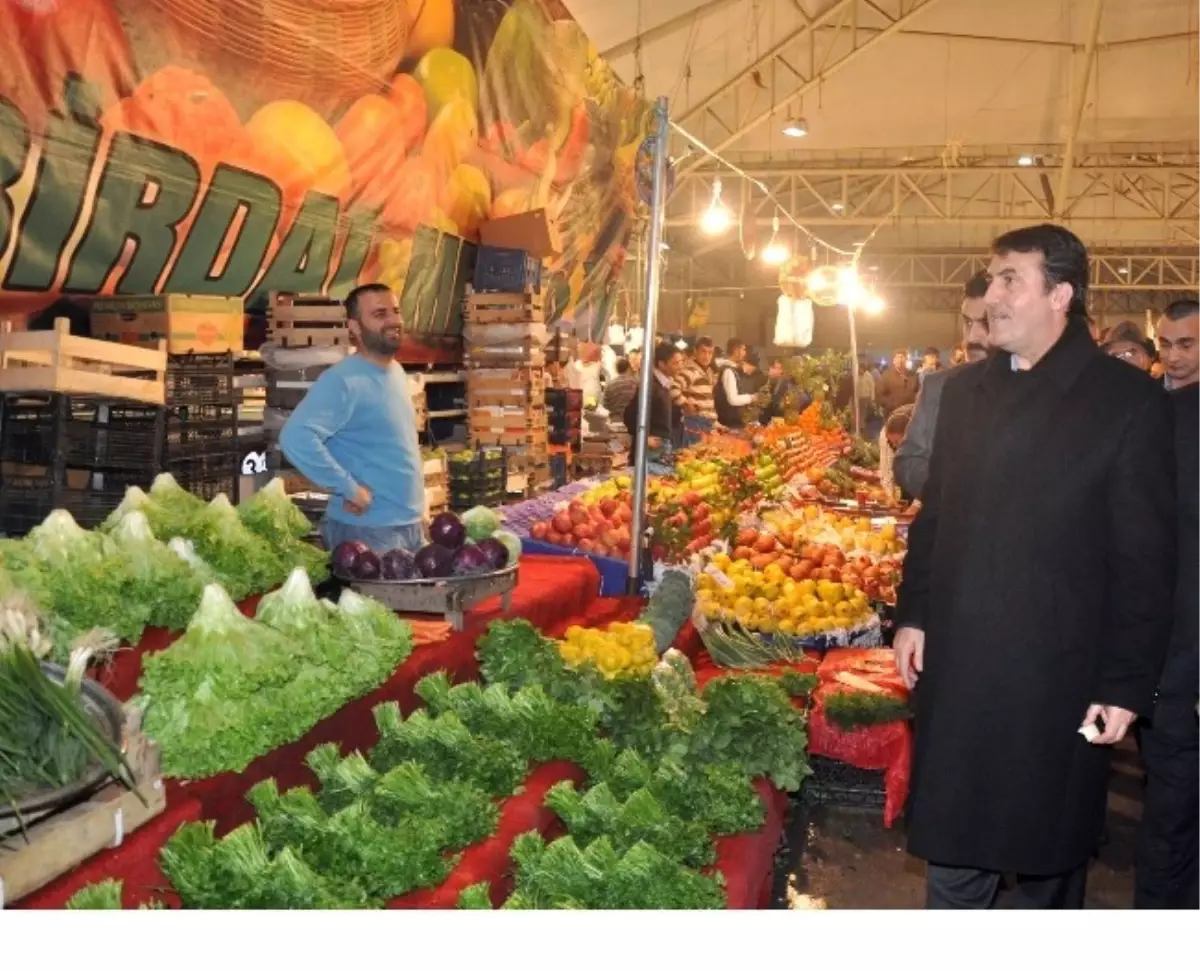 Dündar, Seçmenin Nabzını Pazar Yerlerinde Tutuyor