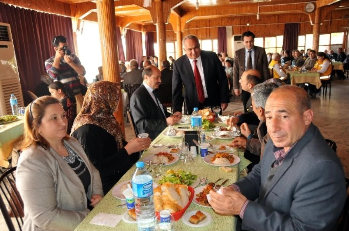Erdemli Belediyesi\'nden Şehit ve Gazi Ailelerine Yemek