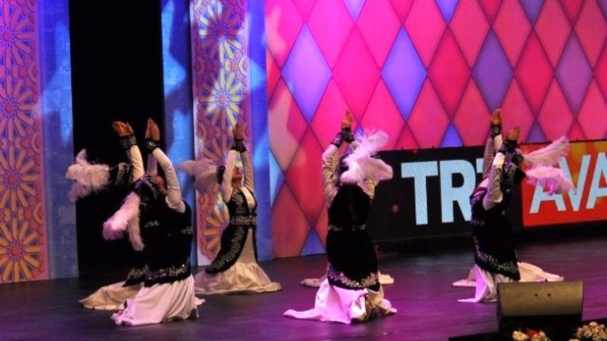 Eskişehir\'de Türk Dünyası Halk Oyunları Festivali Yapıldı