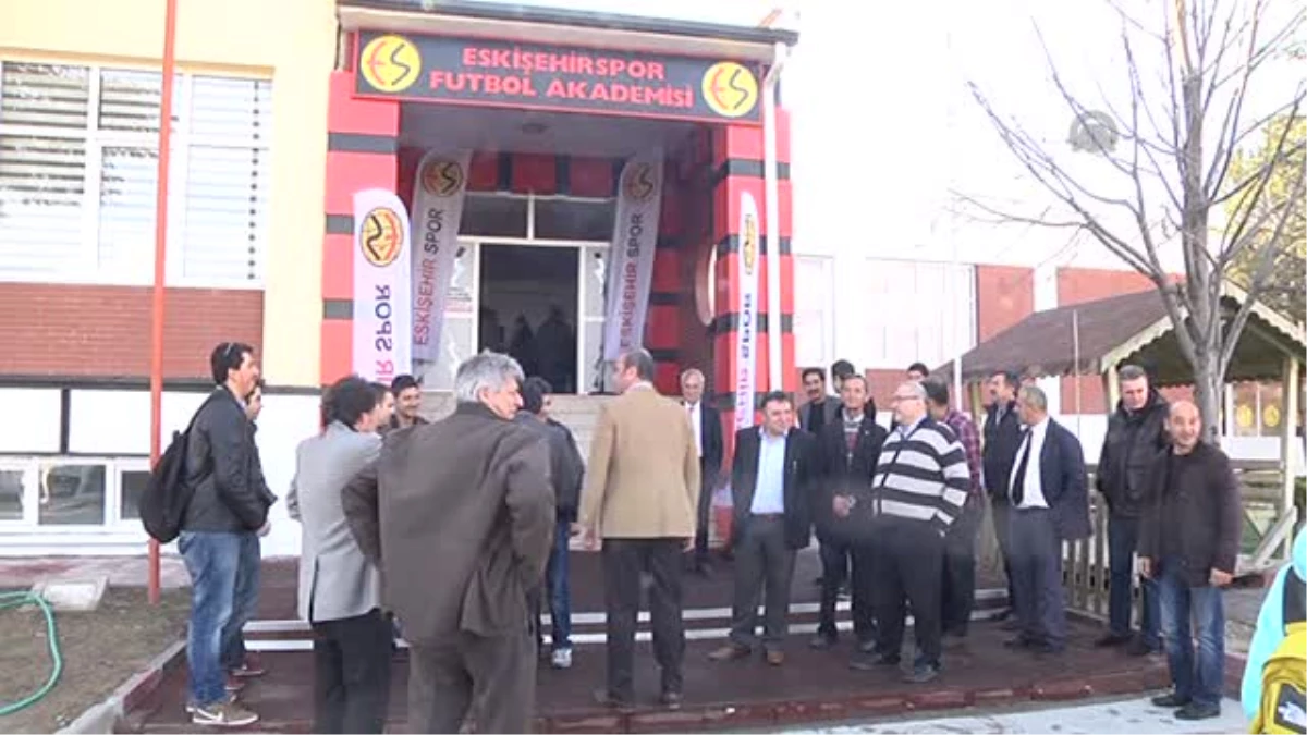 Eskişehirspor\'un yenilenen alt yapı tesisleri açıldı -
