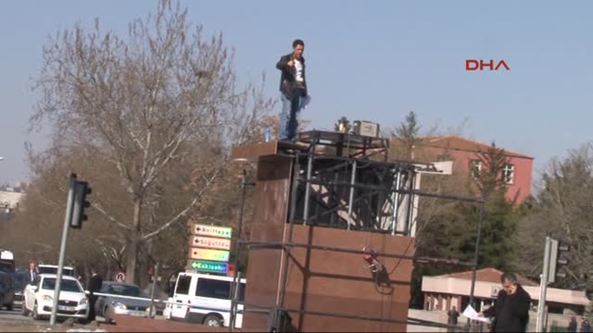 Genelkurmay Kavşağı\'nda Canlı Bomba Paniği