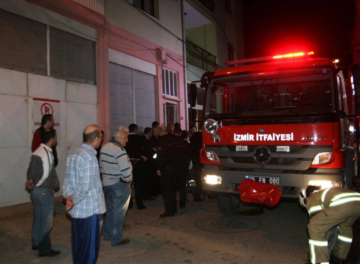 İzmir\'de Ev Yangını: 1 Ölü