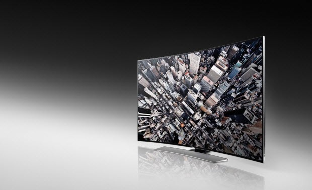 Kavisli Samsung Geliyor