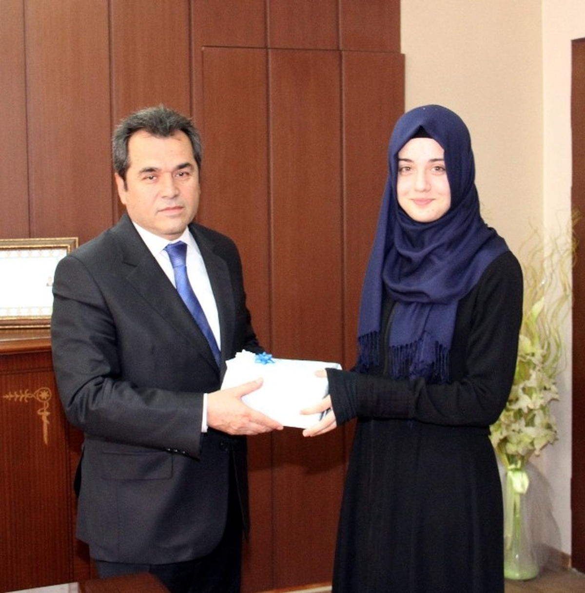 Kompozisyon Yarışması Birincisinden İl Milli Eğitim Müdürü Gülay\'a Ziyaret