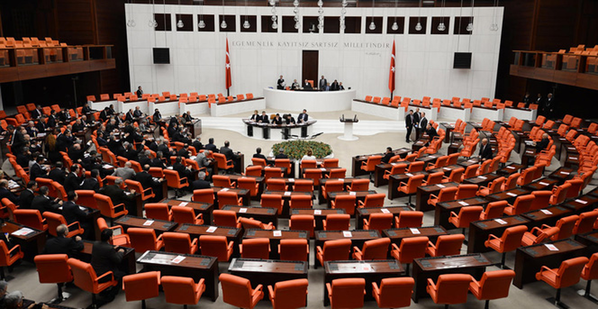 Meclis Olağanüstü Toplantından Sonra Tatilini Uzattı