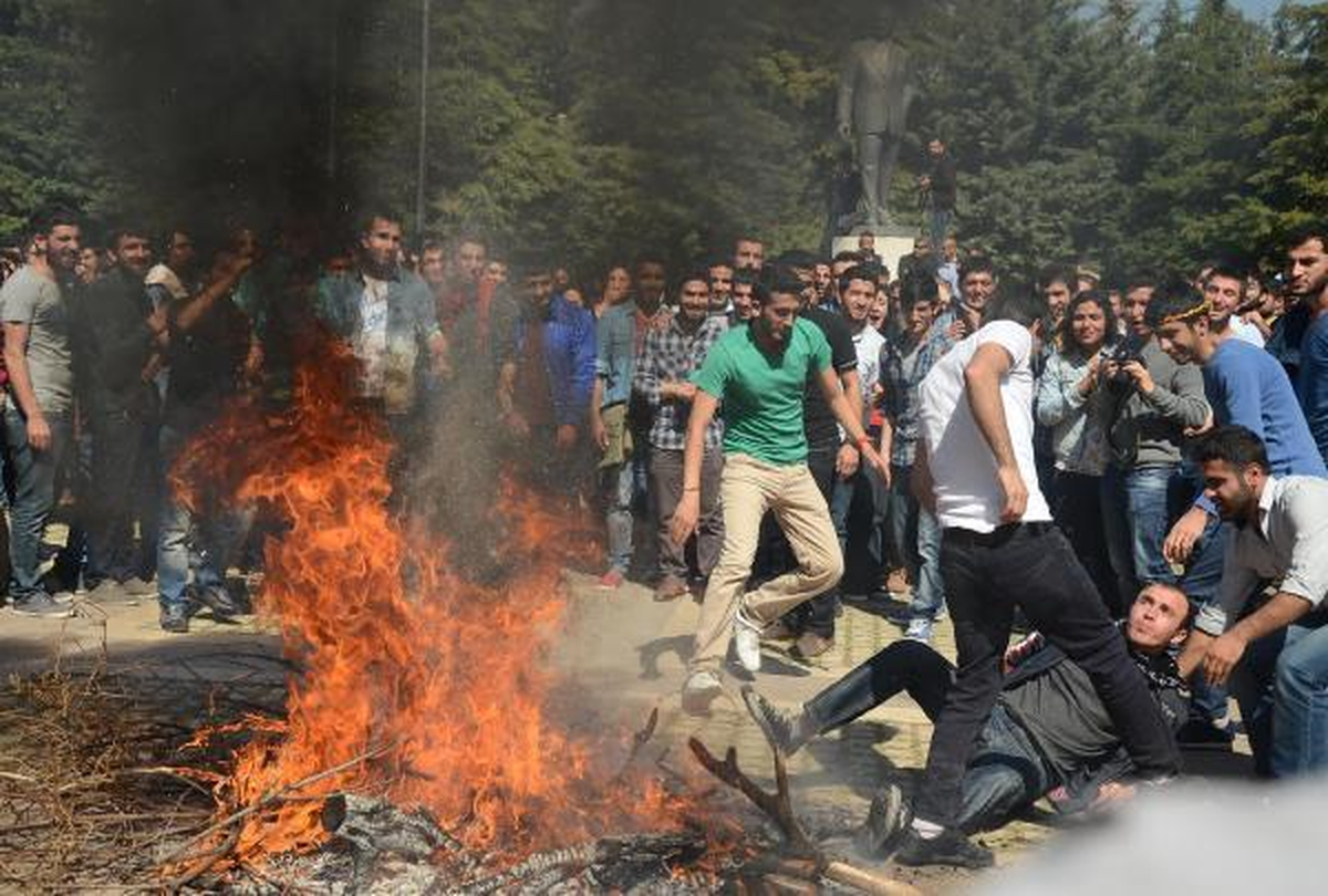 Mersin Üniversitesi\'nde Öğrenciler Nevruzu Kutladı