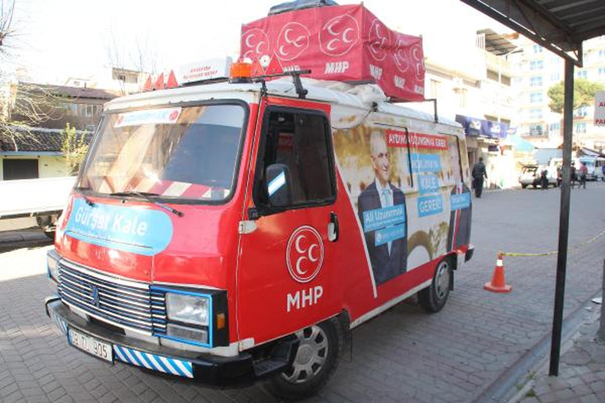 MHP Seçim Minibüsü Şoförüne Bıçaklı Saldırı