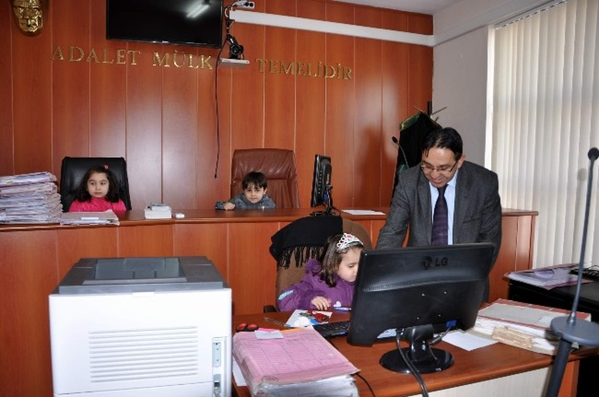 Minik Öğrenciler Adliyeyi Gezdi