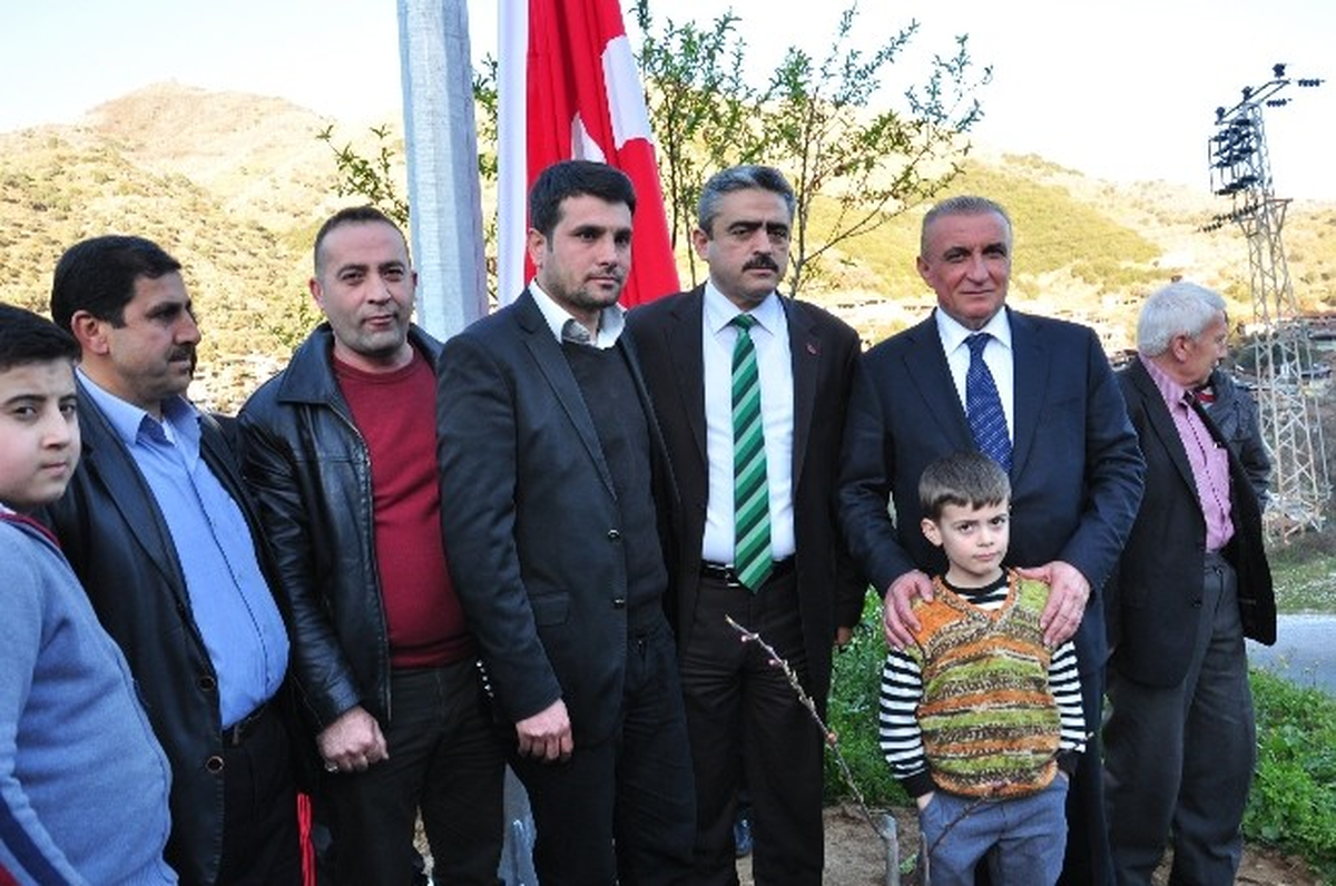 Nazilli Belediyesi\'nden Işıklar\'a Dev Bayrak