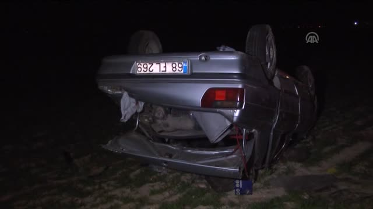 Aksaray\'da Otomobil Şarampole Devrildi: 1 Ölü, 4 Yaralı