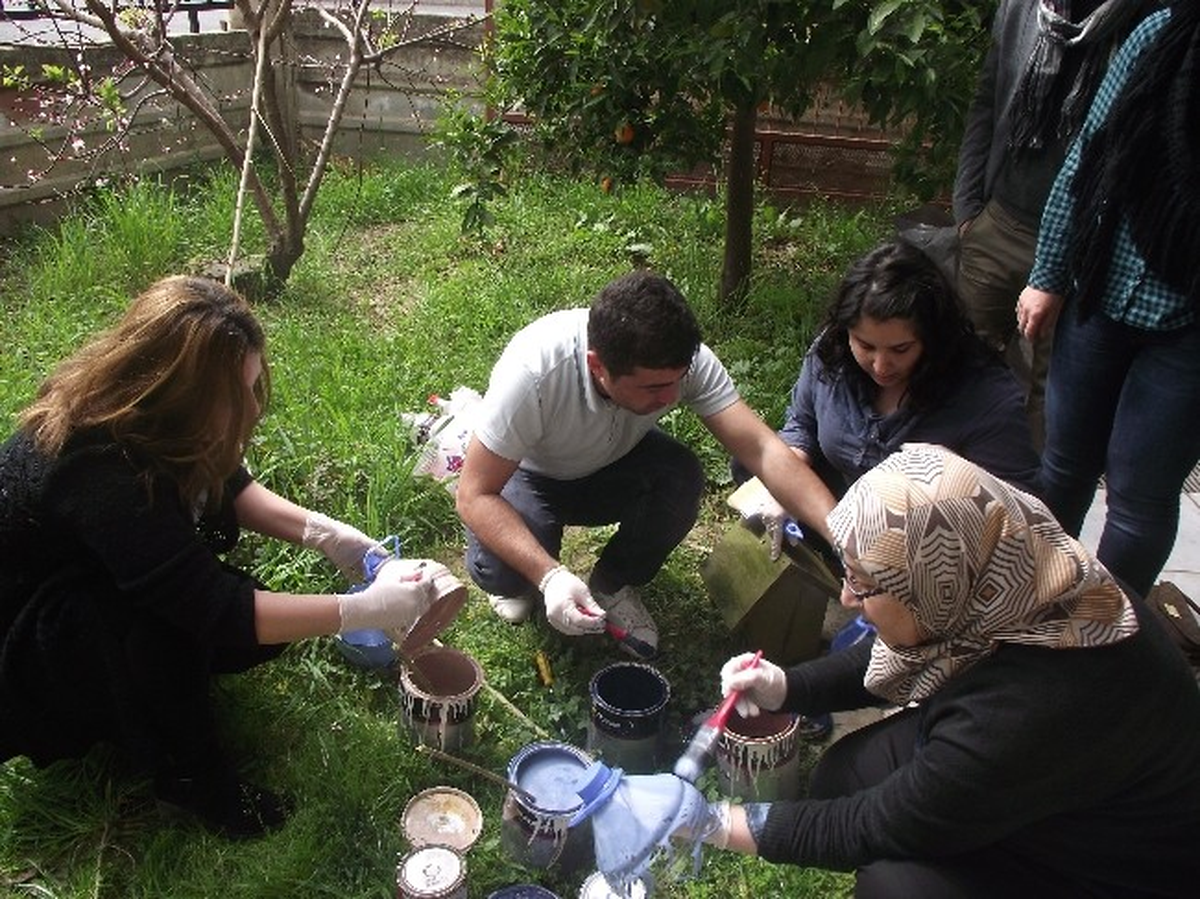 Pet Şişelerden Kuşlara \'Toplu Konut\'