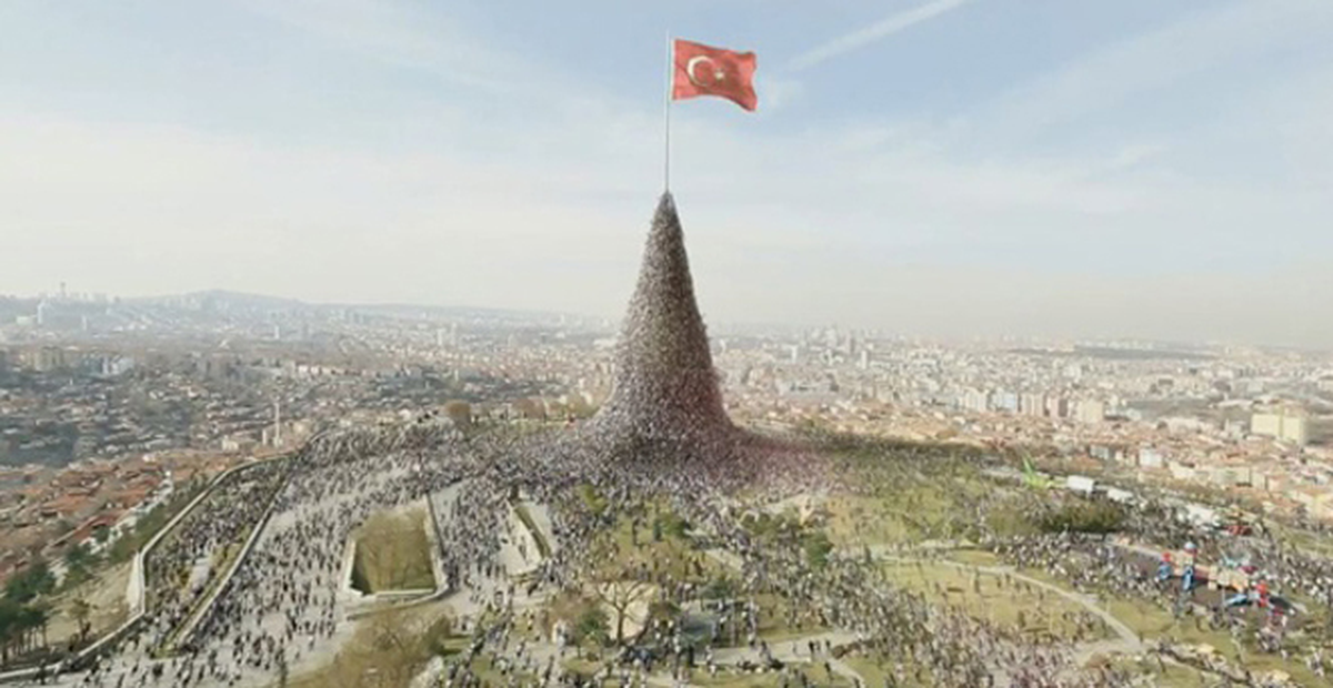 Türk Bayraklı AK Parti Reklamına Durdurma