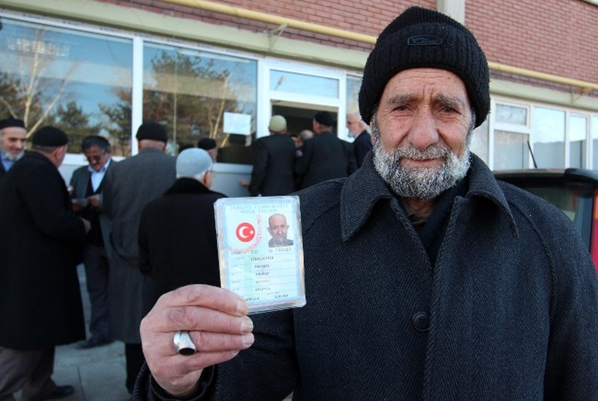 65 Yaş Üzerine Nüfus Cüzdanıyla Otobüse Ücretsiz Binme İmkânı