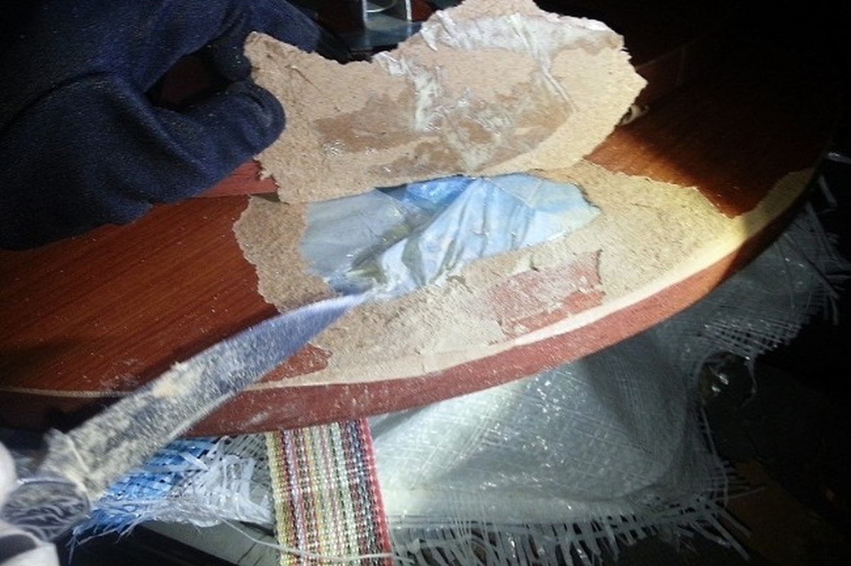 Ahşap Yer Sofrasına Gizlenmiş 18 Kilo Eroin Ele Geçirildi