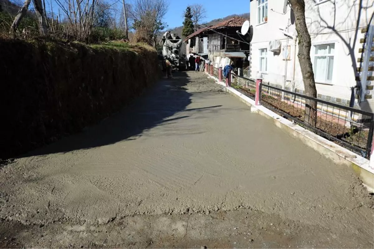 Arhavi\'de Yol Betonlama Çalışmaları