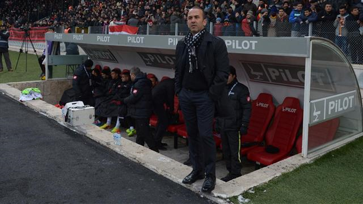 Gençlerbirliği Teknik Direktörü Özdilek: "Futbol Yoruldu ve Zarar Görmeye Başladı"