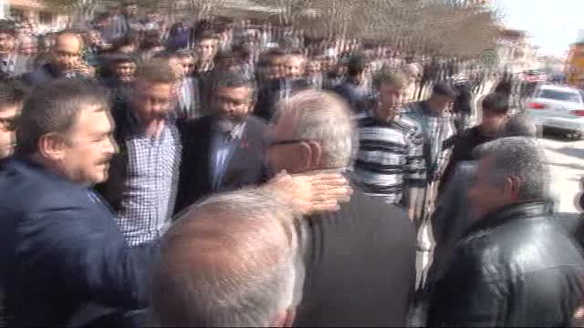 Bakan Eroğlu\'nu, traktörlerin oluşturduğu konvoy karşıladı -