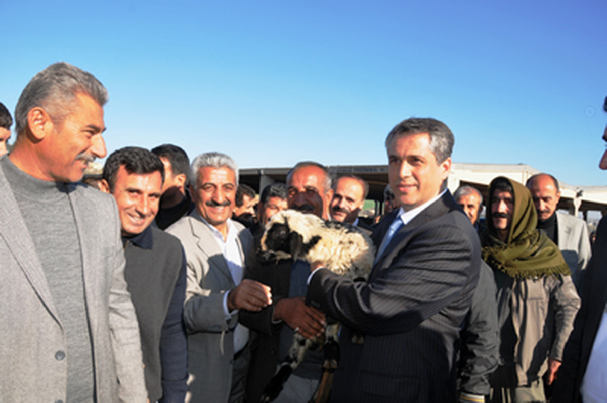 BDP Başkan Adayları Hayvan Pazarı Esnafını Ziyaret Ettiler