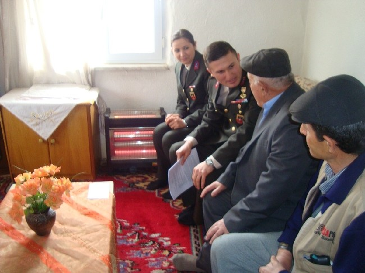 Bilecik\'te Jandarmadan Şehit Ailelerine Ziyaret