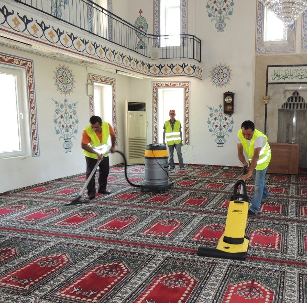 Antalya Büyükşehir\'den Camilere Özel Temizlik Ekibi