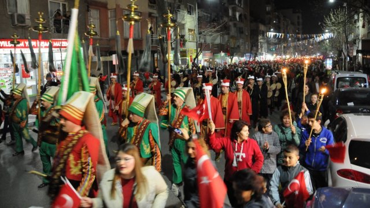 Manisa\'da Çanakkale Zaferine Muhteşem Anma