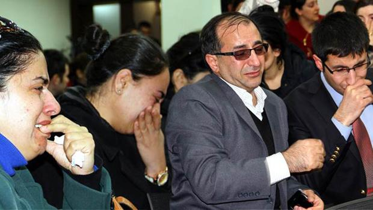 Bakan Yılmaz Kars\'ta Acılı Ailelerle Buluştu