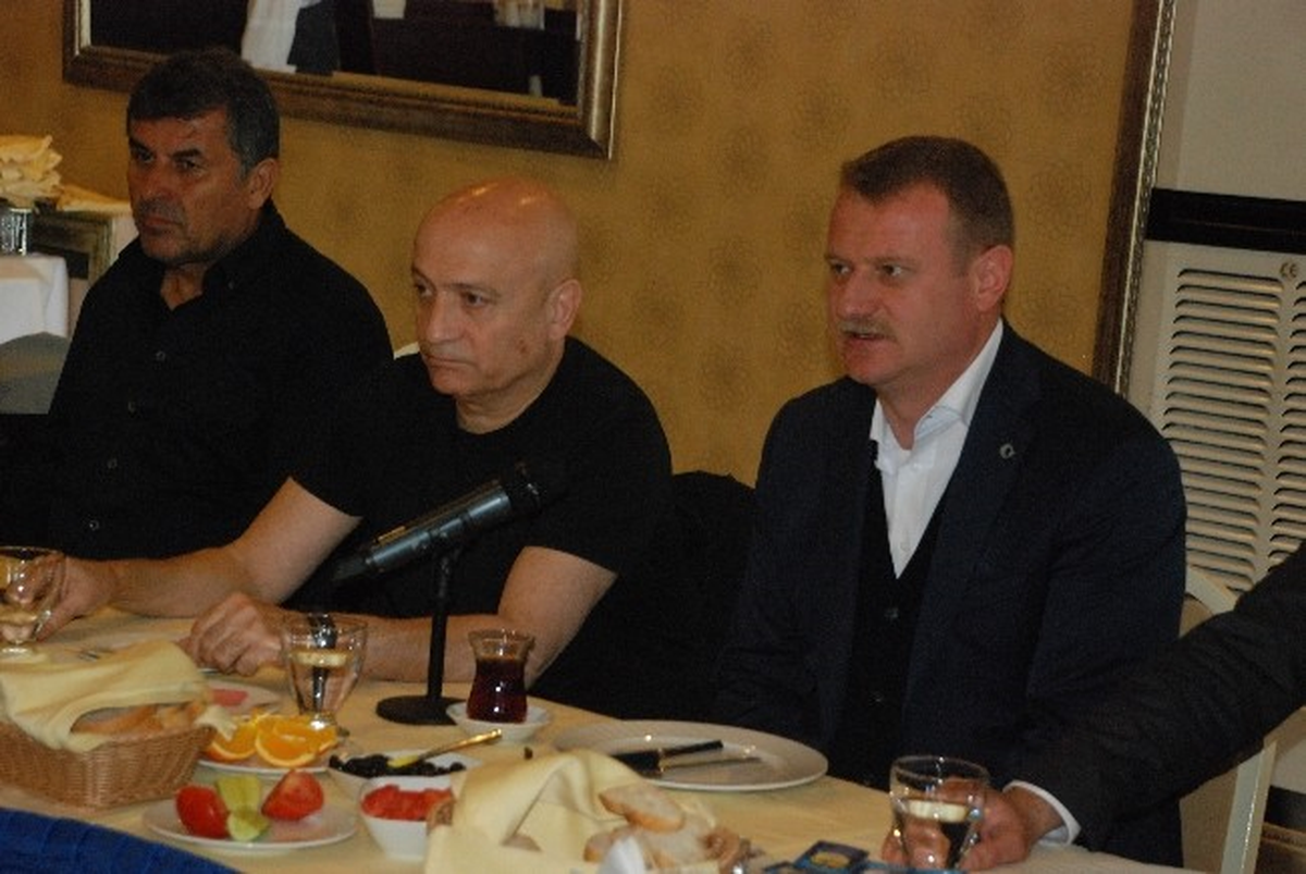 Daniş, Futbolcularla Bir Araya Geldi