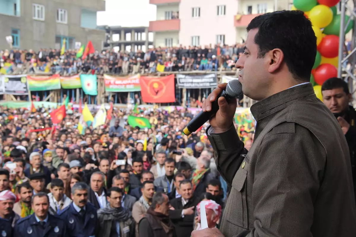 Selahittin Demirtaş: Kendi Kitaplarımızı Kendimiz Basacağız