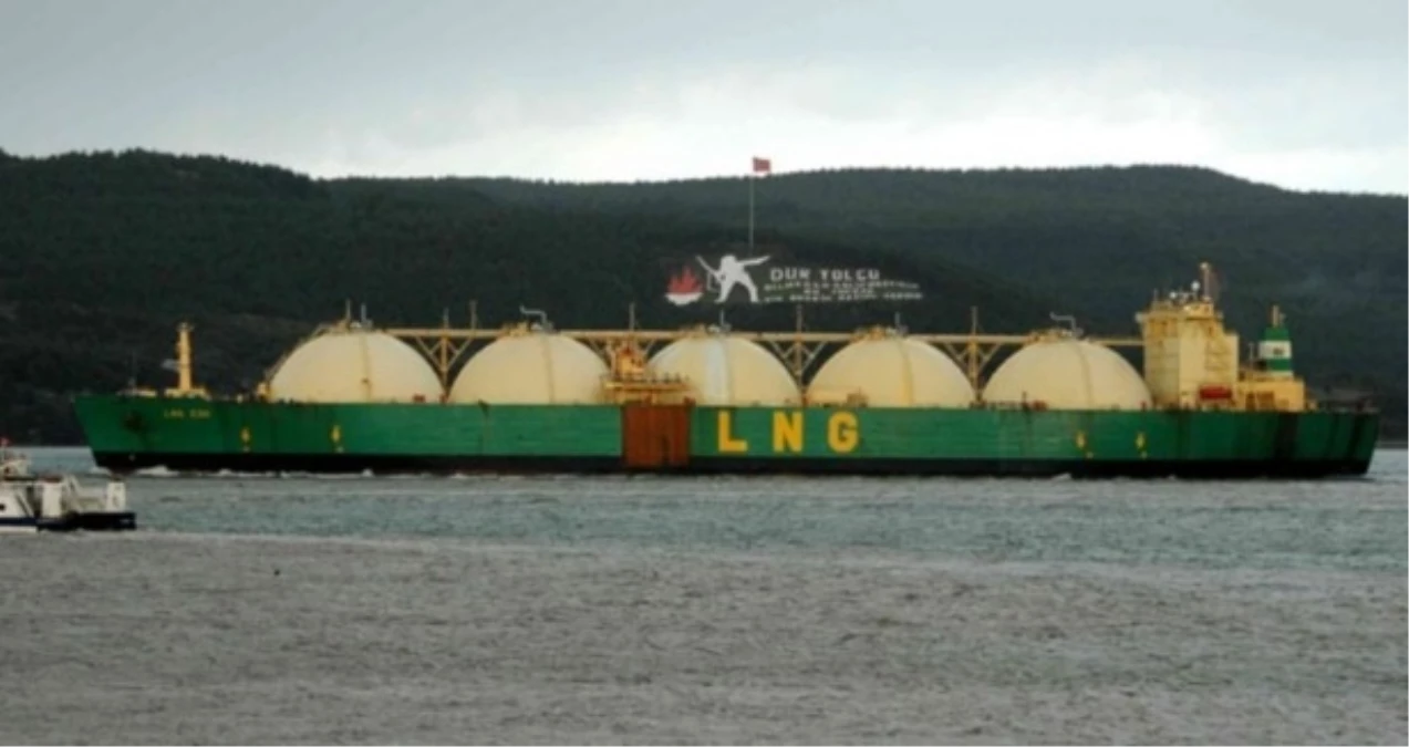 Dev Lng Tankeri Boğaz Kapattı