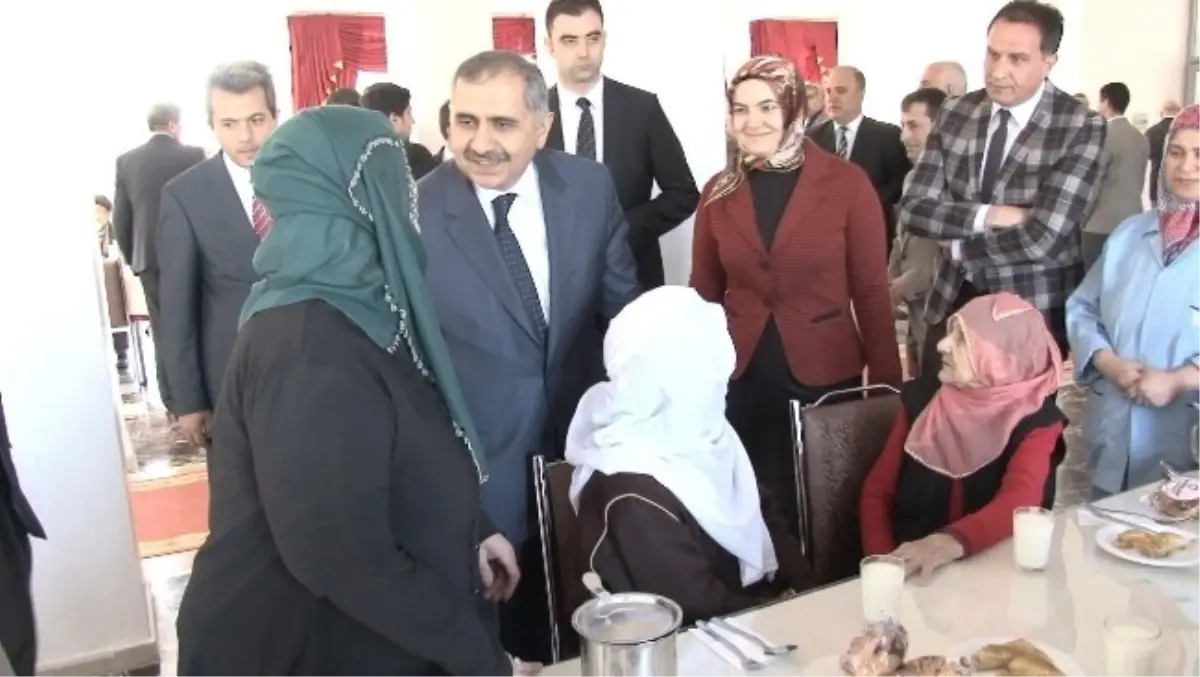 Elazığ Valisi, Huzurevi\'ni Ziyaret Etti