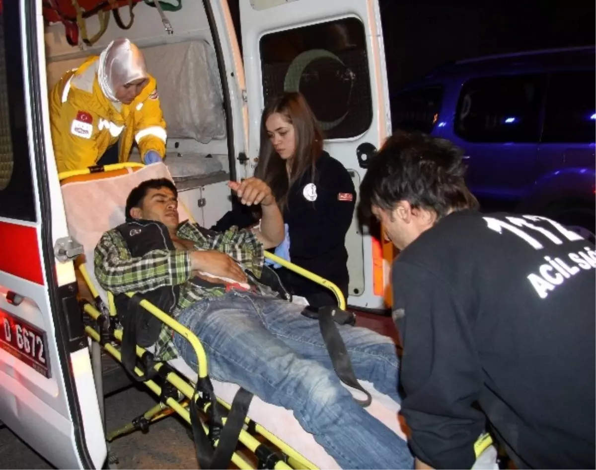 Gaziantep\'te Bıçaklı Kavga: 3 Yaralı