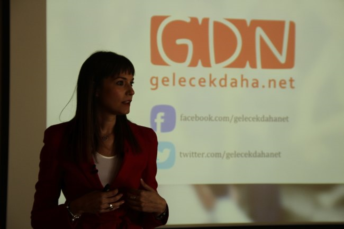 Gençler, Gönüllü Profesyonellerin Mentorluğunda Geleceklerini Planlıyor