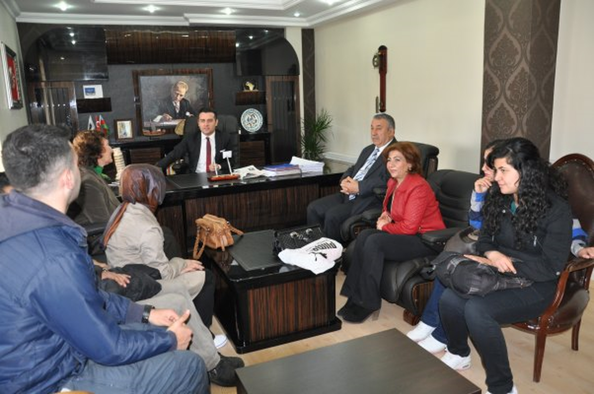 Iğdır Sağlık Meslek Lisesi Vali Yardımcısı Mevlüt Özmen\'i Ziyaret Etti