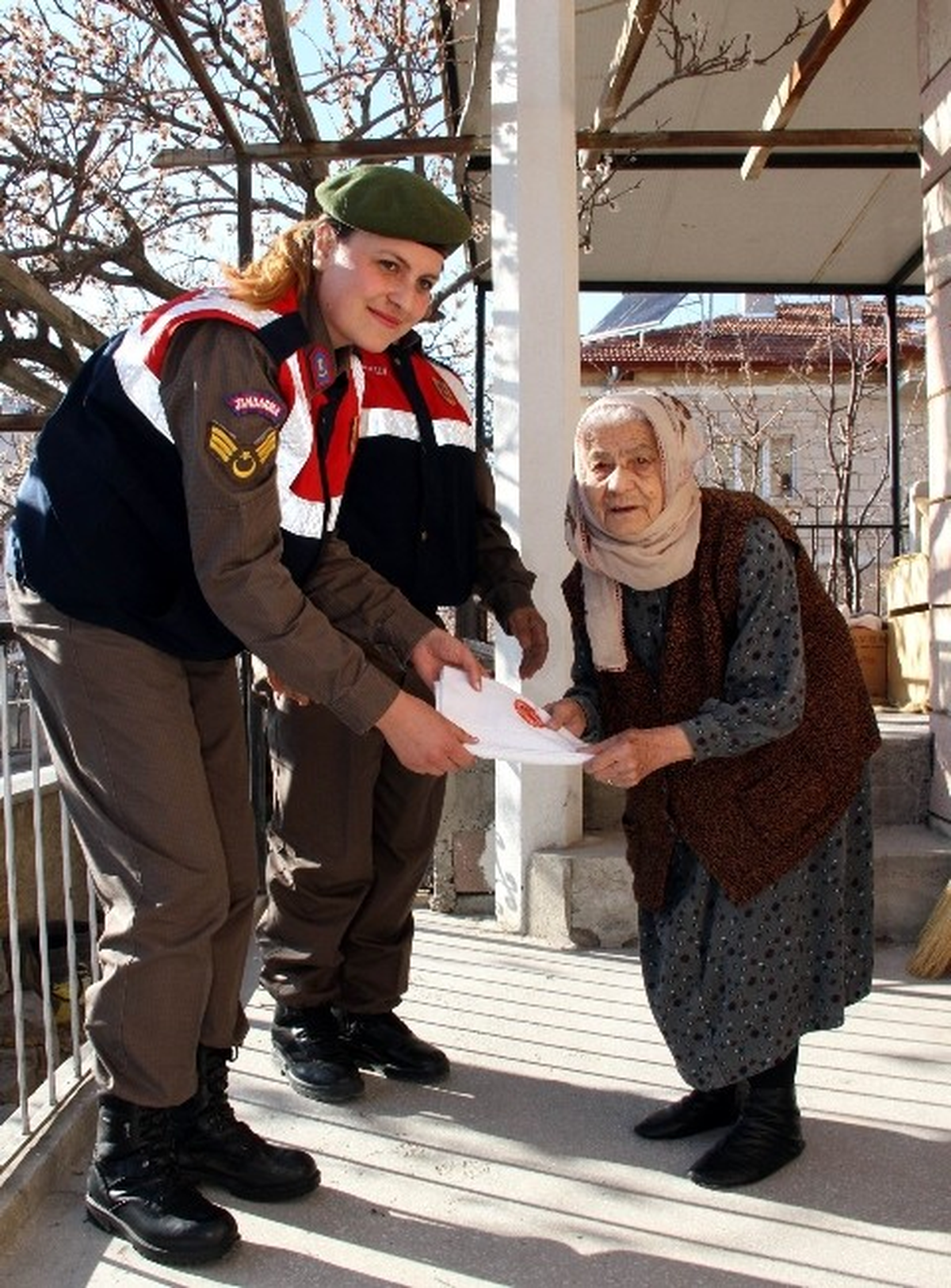 Jandarma Yaşlıları Unutmadı