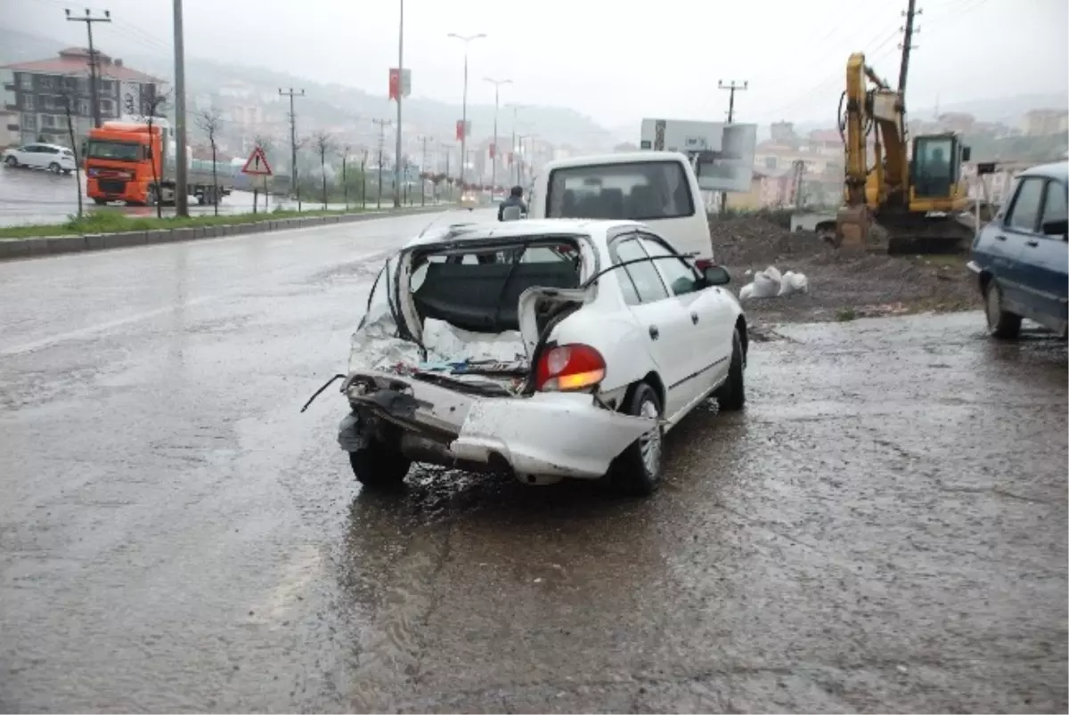 Karadeniz Ereğli\'de Trafik Kazaları: 2 Yaralı