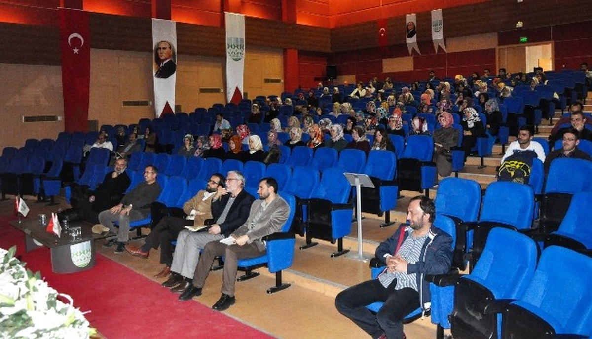 Kbü\'de \'Kur\'an Tefsirinde Çağdaş Yaklaşımlar\' Konulu Konferans