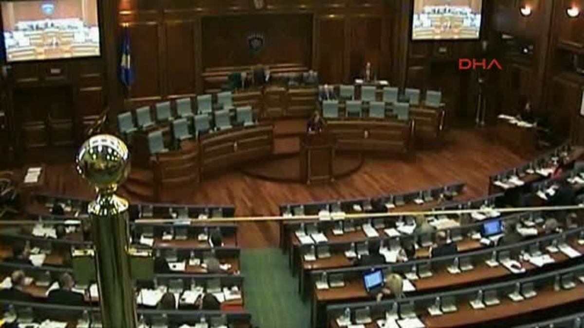 Kosova Başbakanlık Binası Önünde Eylem Yapan İşçilere Müjdeli Haberi Başbakan Verdi