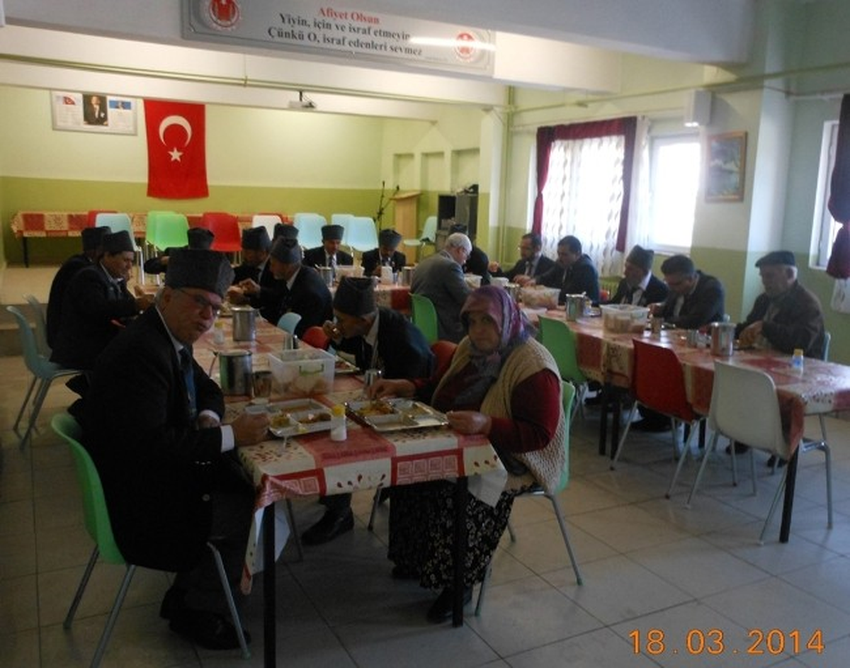 Kula\'da Gaziler Öğrencilerle Buluştu