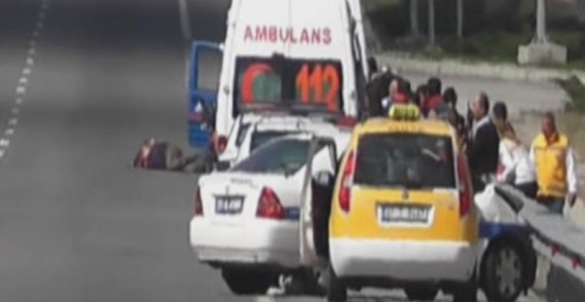 Niğde\'de Bomba Yüklü Olduğu İleri Sürülen Kamyoneti Durdurmak İsteyen Askerlere Ateş Açıldı.