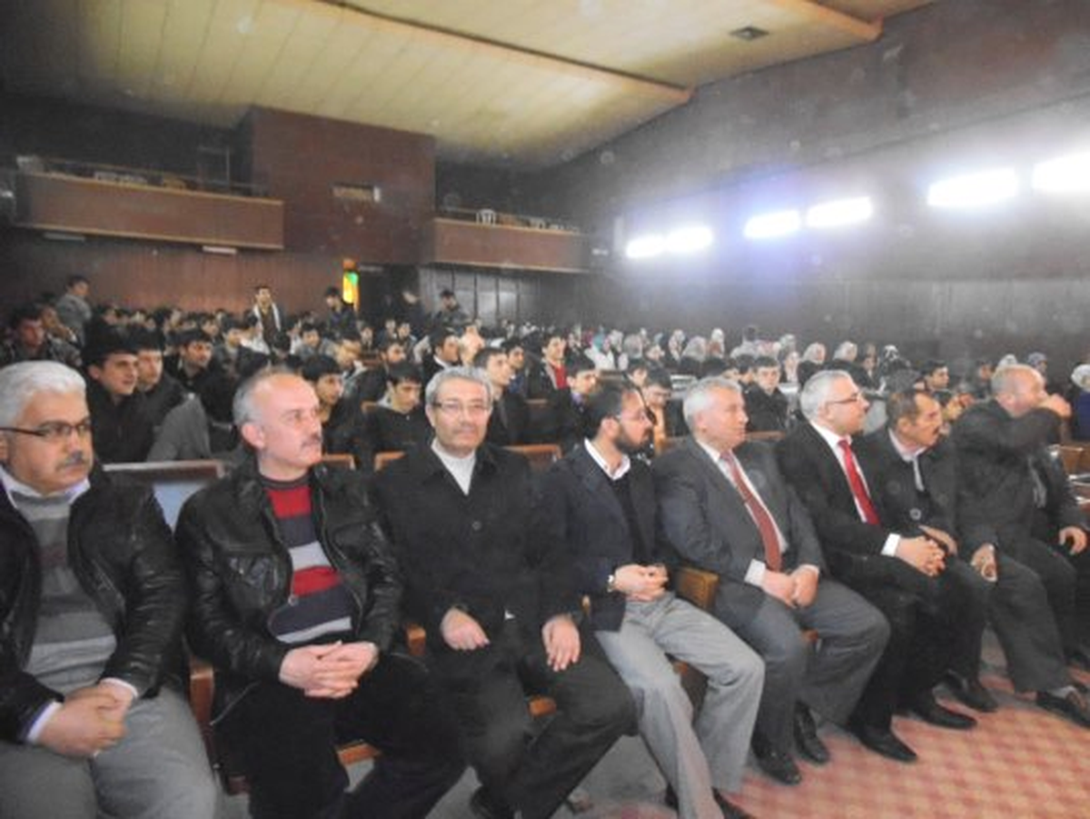 Şühedanın İzinde Işığa Giden Yol Konferansına Yoğun Katılım